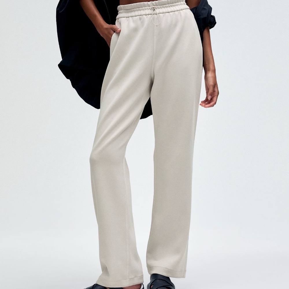 Lululemon Softstreme High-Rise Pant Regular Bone Size 8